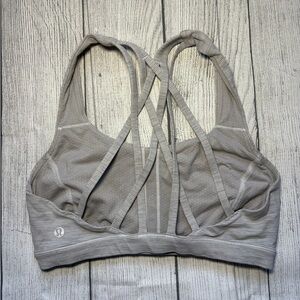 Lululemon Strappy Back Sports Bra Gray White Stripe Size 4 ♡